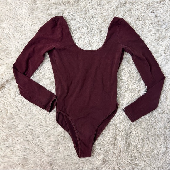 ◾️3/$25 American Apparel Long Sleeve Burgundy Scoop Nevk Bodysuit - Picture 3 of 5